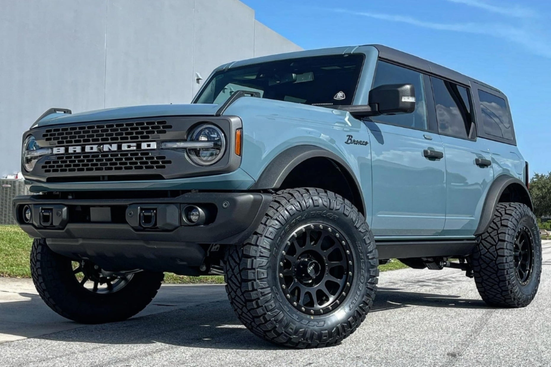 Ford Bronco Smart Series PowerStep Running Board | AMP Research